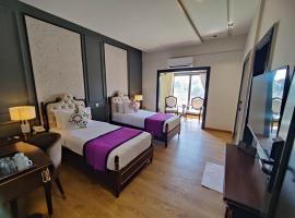 RT Grace Royal Taj Hotel Sukkur，位于卡拉尔哥特的酒店