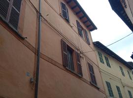 Casa 28 Luglio - Camera Matrimoniale，位于Mercatello sul Metauro的酒店