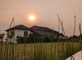 Rustic Farm House by the Lake，位于海得拉巴的酒店