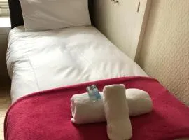 Private double bedroom close to Edinburgh Uni