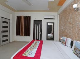 Hotel O SHANTI PALACE，位于Sikandra的酒店
