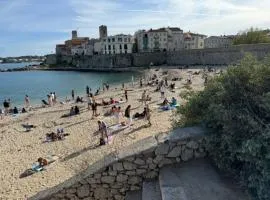 Logement insolite dans le vieil Antibes
