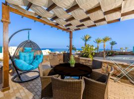 Apartment Azzura Sahl Hasheesh with Private Garden and Sea view，位于赫尔格达的酒店