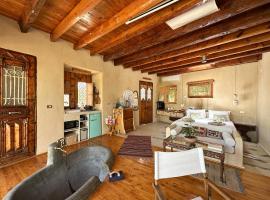 Waterside Loft -Rustic & Lux Tunis Artisan Village，位于Tunis的公寓
