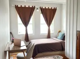 Private house in chinatown 5 Mins walk MRT Samyot 15 Mins Iconsiam