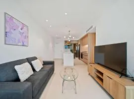 Luxury Perth CBD Apartment with Pool & Gym - Sleeps 3