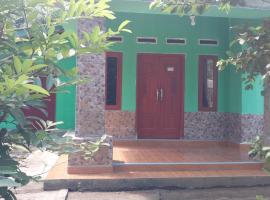 Green Anda's Homestay - Community Based Ecotourism in Ujung Kulon National Park，位于Cikawung的露营地
