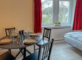 Zentrale gelegene gemütliche Wohnung in Arosa，位于阿罗萨的酒店