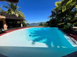 Exceptional villa with direct beach access，位于Dumbéa的酒店