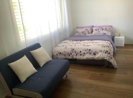 Chambre spacieuse, lumineuse et reposante，位于Oetwil an der Limmat的酒店