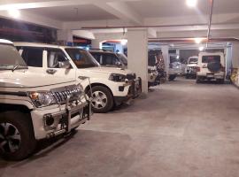 Hotel Hangout，位于Jangipur的酒店