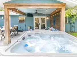 Hot Tub 5 min to beach King Bed