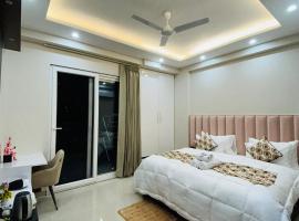 Private 1 BHK Serviced Apartments Sector 52 Near Millennium City Metro Station Gurgaon，位于古尔冈的公寓式酒店