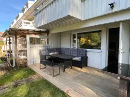 Apartment , wooded area lake, sea ,golf and shopping malls Askim domarings väg 154