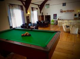 Dom na Mazurach dla kilku rodzin! Jedyny taki! HACIENDA，位于Radzieje的酒店