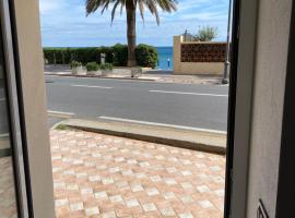 Appartamento piano terra frontale，位于瓦里格提的酒店