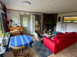 Cozy cottage in beautiful surroundings，位于Herräng的酒店