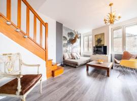 Castle View Bright Duplex，位于Carrouges的酒店