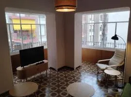 Amplio piso en casa histórica en primera planta