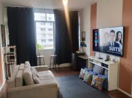 BagaHouse - Frente ao metrô e 7 min da praia