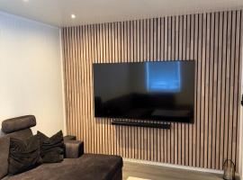 Hus med plass til 4 personer，位于Halsøy的酒店