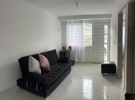 Hermoso y moderno apartamento，位于Roldanillo的酒店
