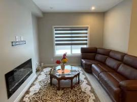Brand New Bedroom with private bathroom in Keswick，位于埃德蒙顿的酒店