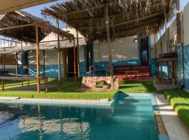 Star Chalet with Pool & Wifi，位于阿尔哈德的酒店