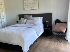 Clarendon Country Cottage private retreat