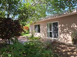 J & Ella's Holiday House - 1 Bedroom, 1 Bathroom Home