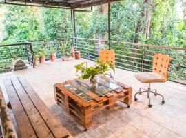 Rainforest Nest - KAHILOM, SAYA, JIVA Nest with Self-Service Breakfast, Outdoor Dining, Bats!，位于Subic Bay Intl的酒店