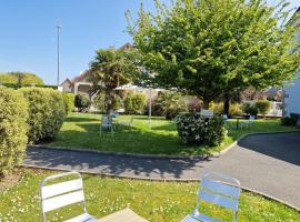 Hotel Logis Au Moyne de Saire，位于R&eacute;ville的海滩酒店