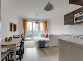 Brand-new, equipped studio near the metro