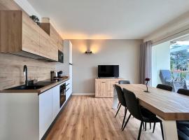 Costa Blu - Pool & terrace lake view，位于里瓦迪索尔托的酒店