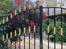 CheRiedel Bed & Breakfast & Art Gallery，位于Azillanet的酒店