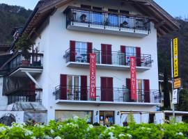 Gasthaus Pension Flora im Sùden Sùdtirol，位于奥拉的酒店