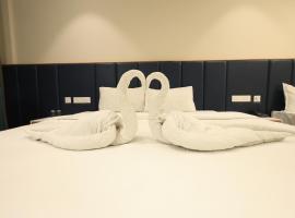 Nandan Kanan Hotel & Resort，位于Dewās的酒店