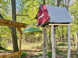 Baumzelt auf Bio-Bauernhof im Natur- und Sternenpark，位于Friesack的酒店