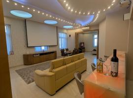 Heart Of Downtown Budapest Luxury Condo, Private Spa, Home Cinema, Patio，位于布达佩斯的分契式公寓
