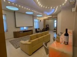 Heart Of Downtown Budapest Luxury Condo, Private Spa, Home Cinema, Patio