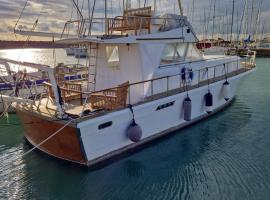 Salvador BAHIA Boat and Breakfast，位于丽都迪奥斯蒂亚的船屋
