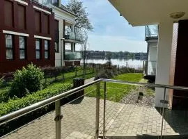 Lakeside Promenade View Studios by BookingHost