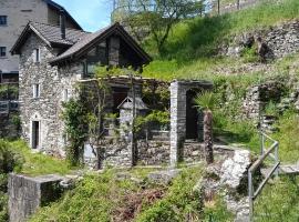 Rustico "Casa di Sasso"，位于因特拉尼亚的酒店