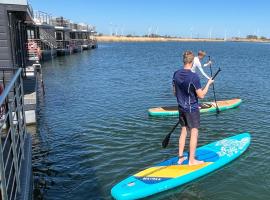 Hausboot-See-Rad-SUPs-Meer-Familie-Urlaub!，位于旺格兰的船屋