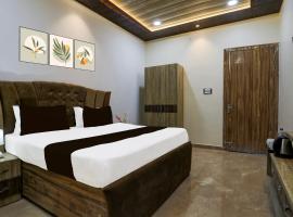 Hotel O AS GROUP OF HOTEL，位于坎普尔的酒店