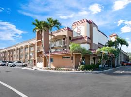 Red Roof Inn PLUS+ & Suites Naples Downtown-5th Ave S