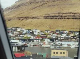 2BR House with Scenic Views - Parking - Klaksvík