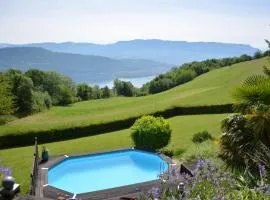Le petit belvédère chalet avec piscine & vue lac