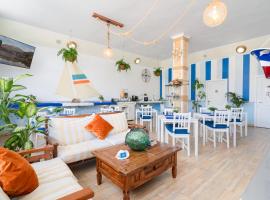 Hostel Neon Tenerife，位于Guaza的旅馆