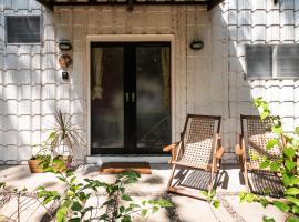 VIRYA Nest Self-Service Tiny Home in Rainforest Nest - Monkeys, Bats, Pet Friendly with a Fee